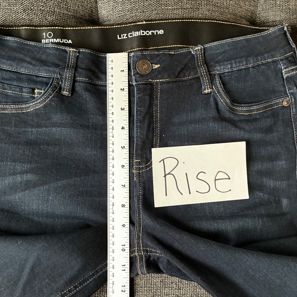 Liz Claiborne Bermuda Shorts Dark Wash Denim Stretch Sz 10 Casual Minimalist - Picture 7 of 8